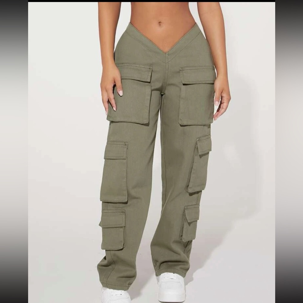 Petite V-cut waist flap cargo pants - Picture 3 of 3